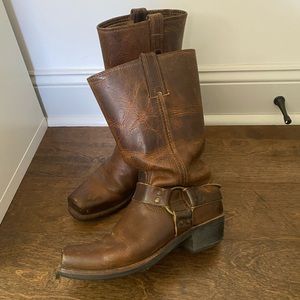 Genuine Frye leather boots. Perfect for fall 🍁